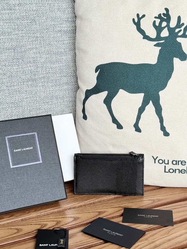 イヴサンローラン財布背面デザイン